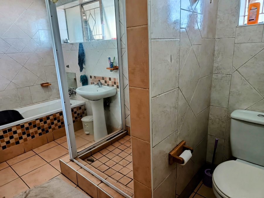 3 Bedroom Property for Sale in Morehill Gauteng