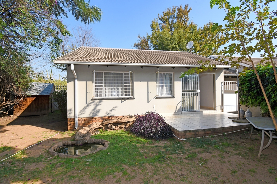 2 Bedroom Property for Sale in Sonneglans Gauteng