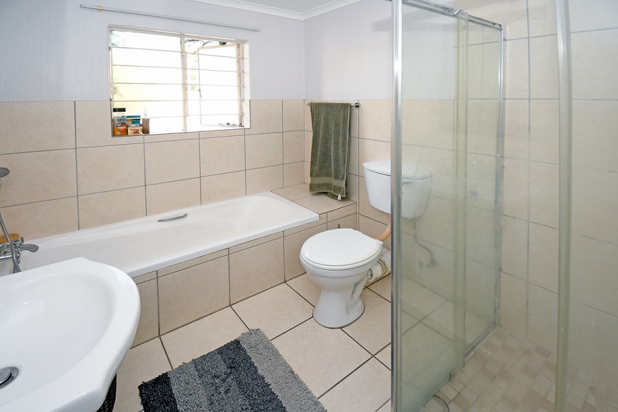 2 Bedroom Property for Sale in Sonneglans Gauteng