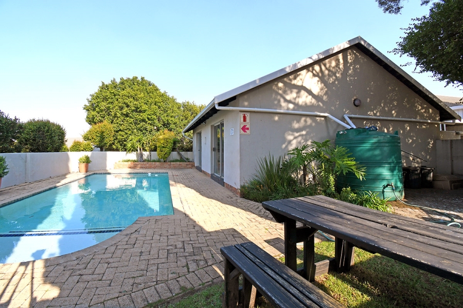 2 Bedroom Property for Sale in Sonneglans Gauteng