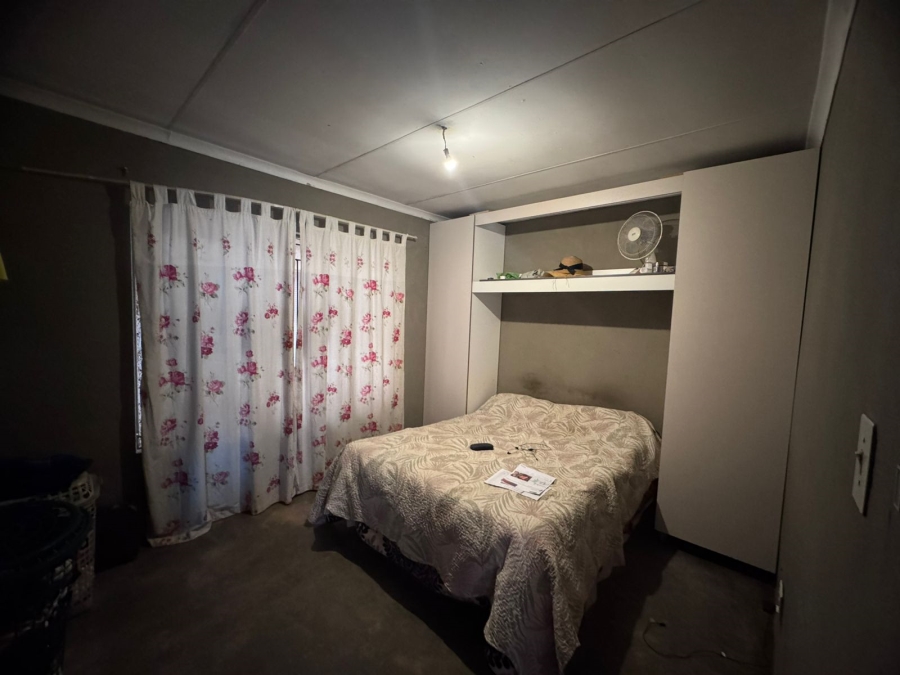 4 Bedroom Property for Sale in Clayville Gauteng