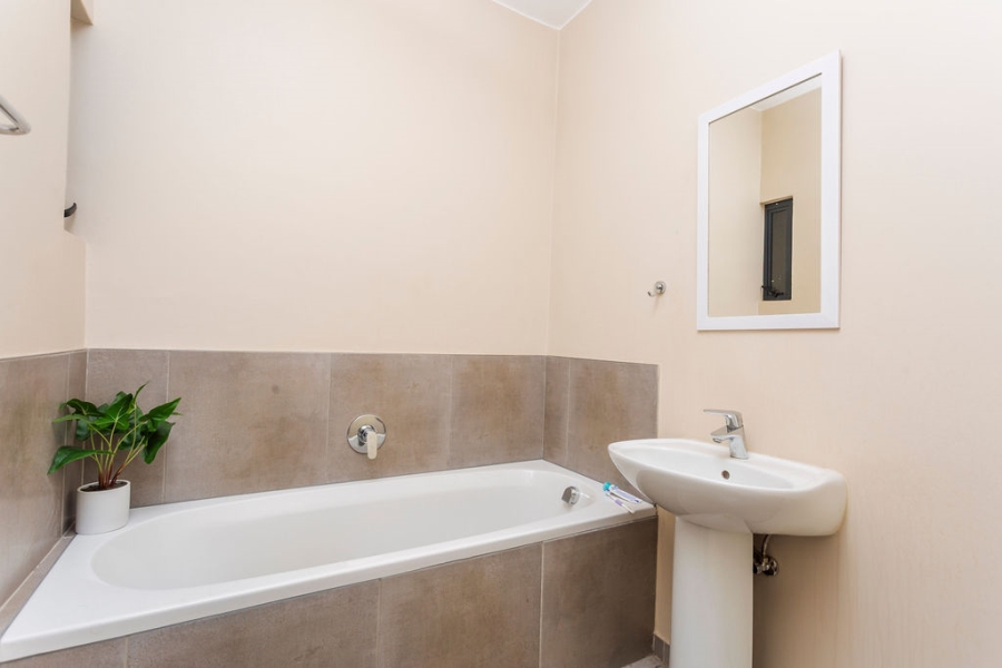 2 Bedroom Property for Sale in Waterfall Ridge Gauteng