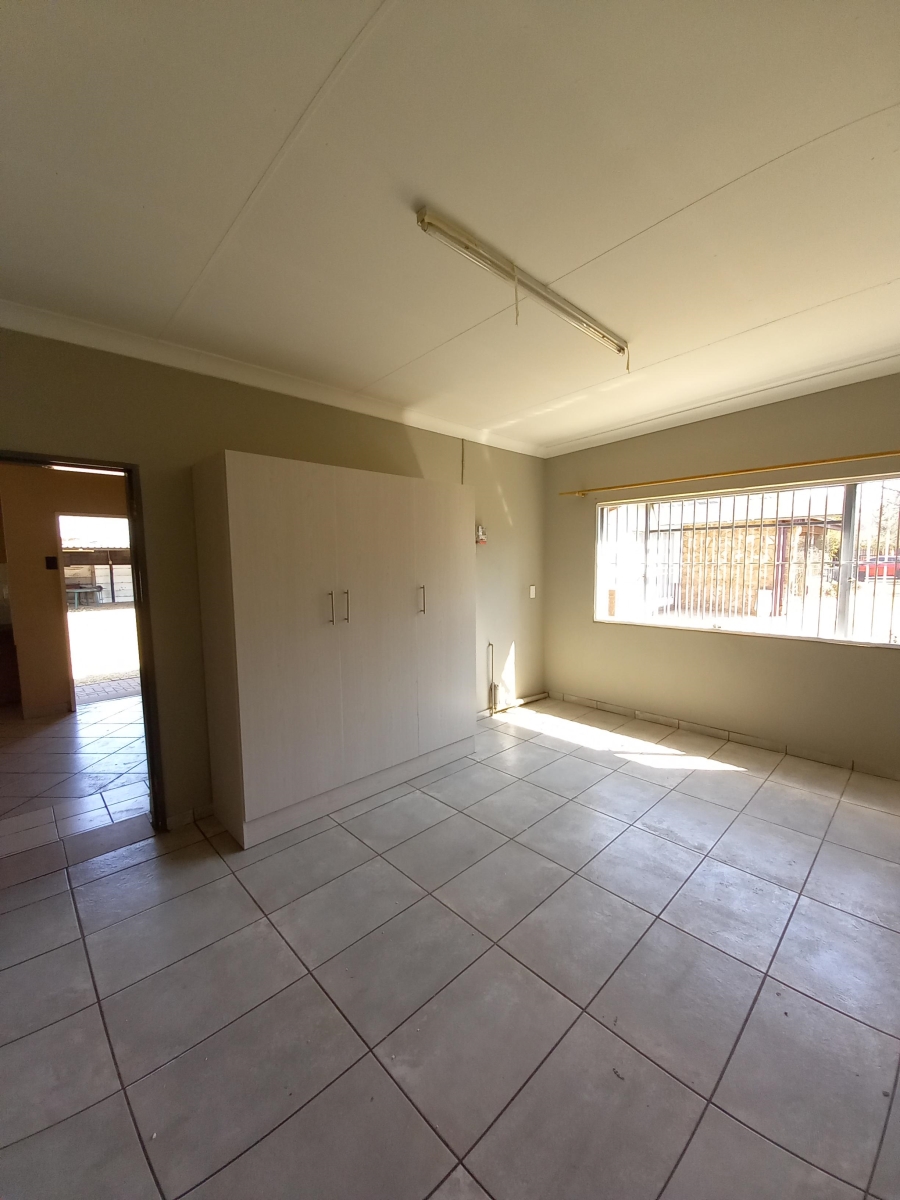 To Let 1 Bedroom Property for Rent in Moregloed Gauteng