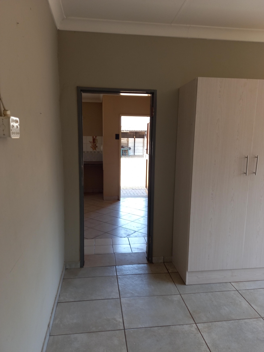 To Let 1 Bedroom Property for Rent in Moregloed Gauteng