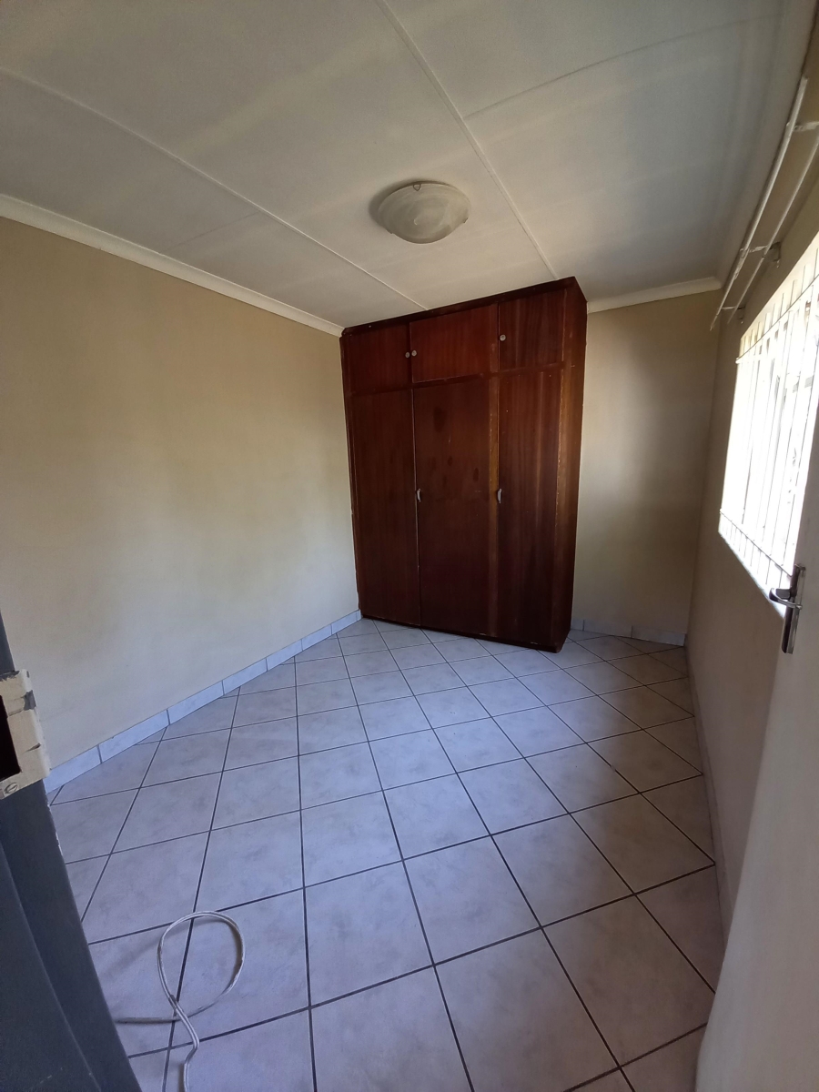 To Let 1 Bedroom Property for Rent in Moregloed Gauteng