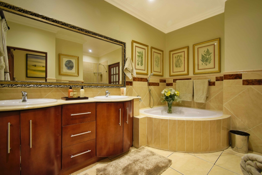 4 Bedroom Property for Sale in Woodmead Gauteng