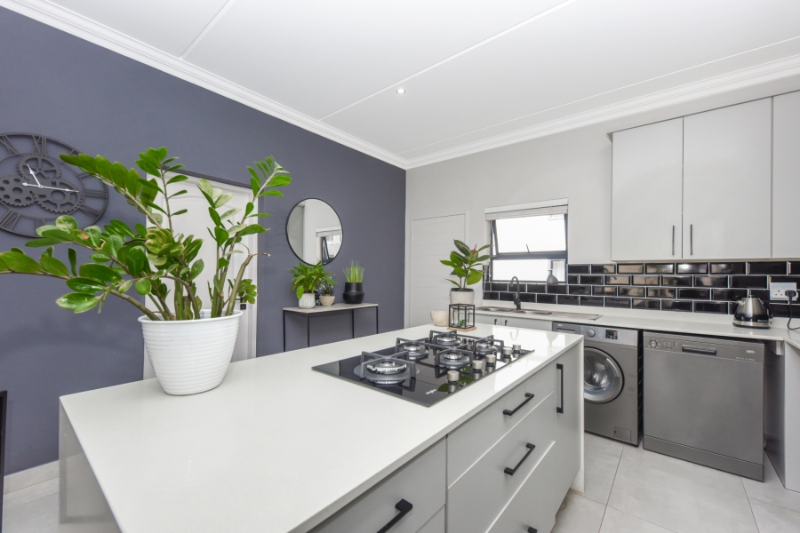 To Let 2 Bedroom Property for Rent in Bryanston Gauteng