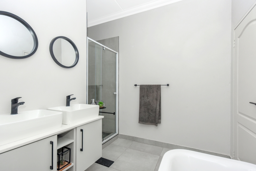 To Let 2 Bedroom Property for Rent in Bryanston Gauteng