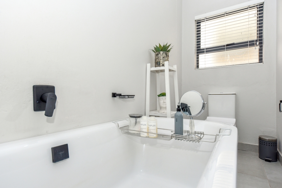 To Let 2 Bedroom Property for Rent in Bryanston Gauteng