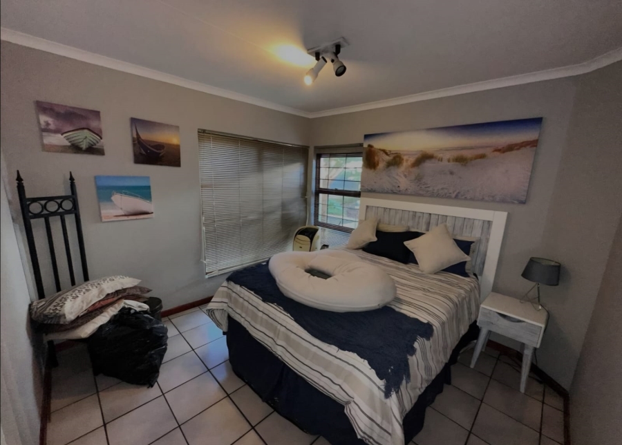 To Let 4 Bedroom Property for Rent in Waverley Gauteng
