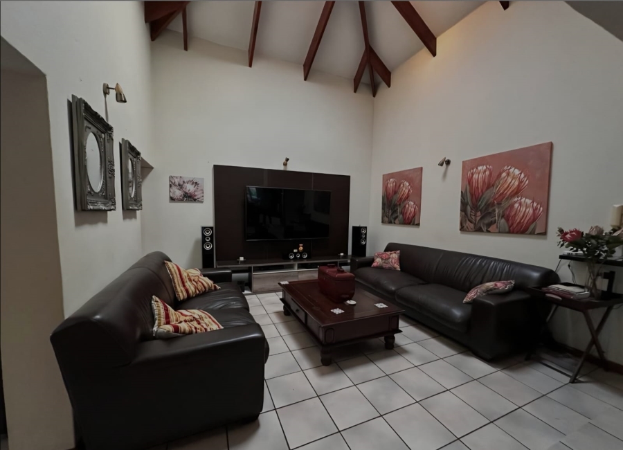 To Let 4 Bedroom Property for Rent in Waverley Gauteng