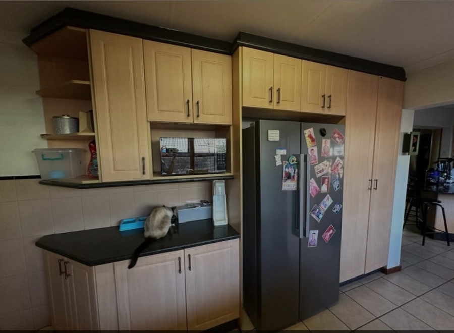 To Let 4 Bedroom Property for Rent in Waverley Gauteng