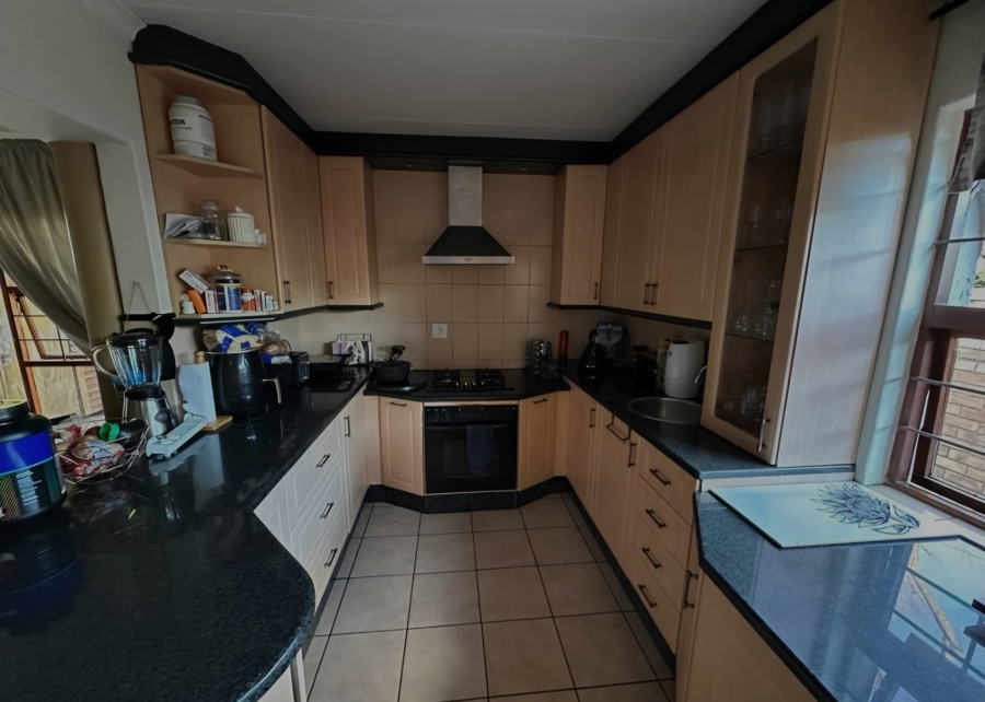 To Let 4 Bedroom Property for Rent in Waverley Gauteng