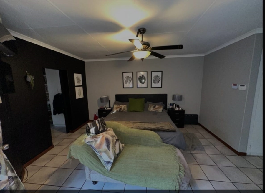 To Let 4 Bedroom Property for Rent in Waverley Gauteng