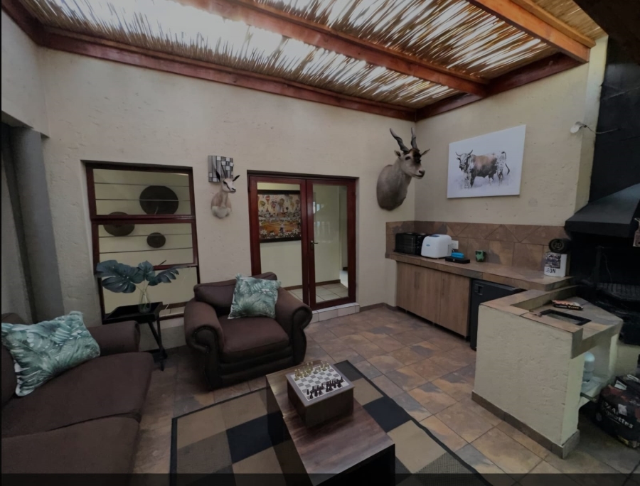 To Let 4 Bedroom Property for Rent in Waverley Gauteng