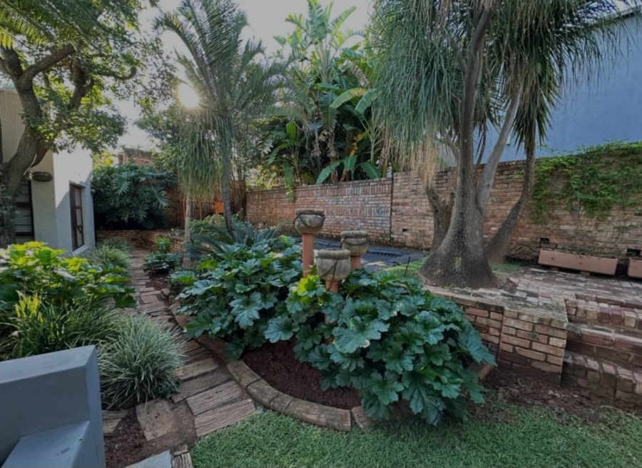 To Let 4 Bedroom Property for Rent in Waverley Gauteng