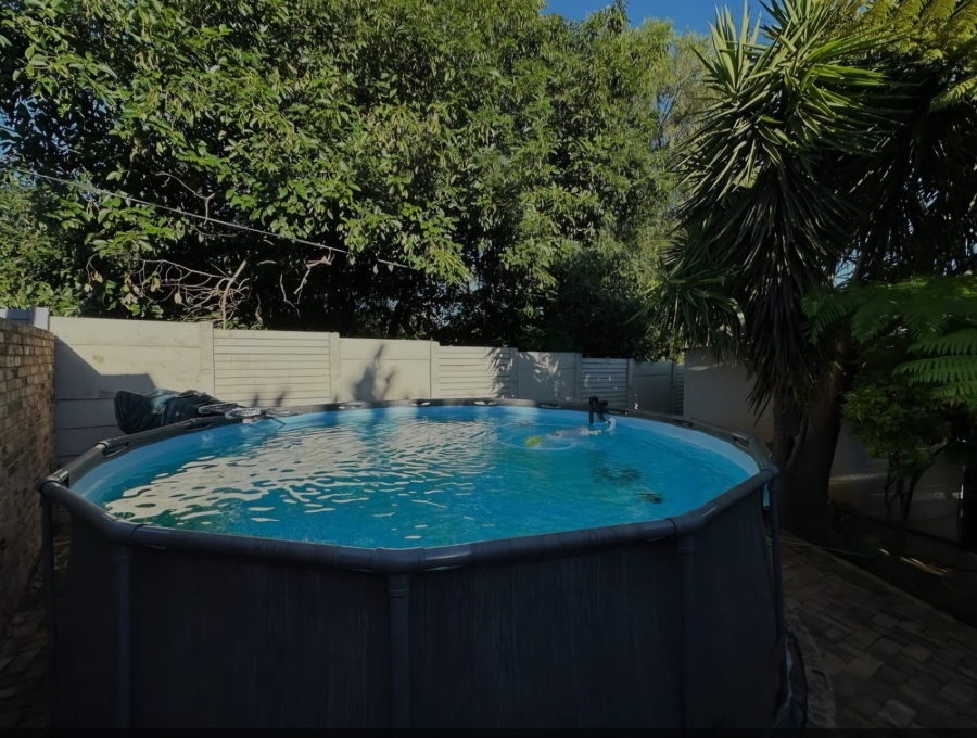 To Let 4 Bedroom Property for Rent in Waverley Gauteng