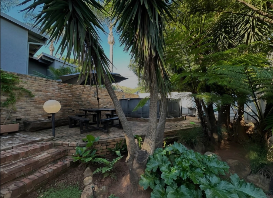 To Let 4 Bedroom Property for Rent in Waverley Gauteng