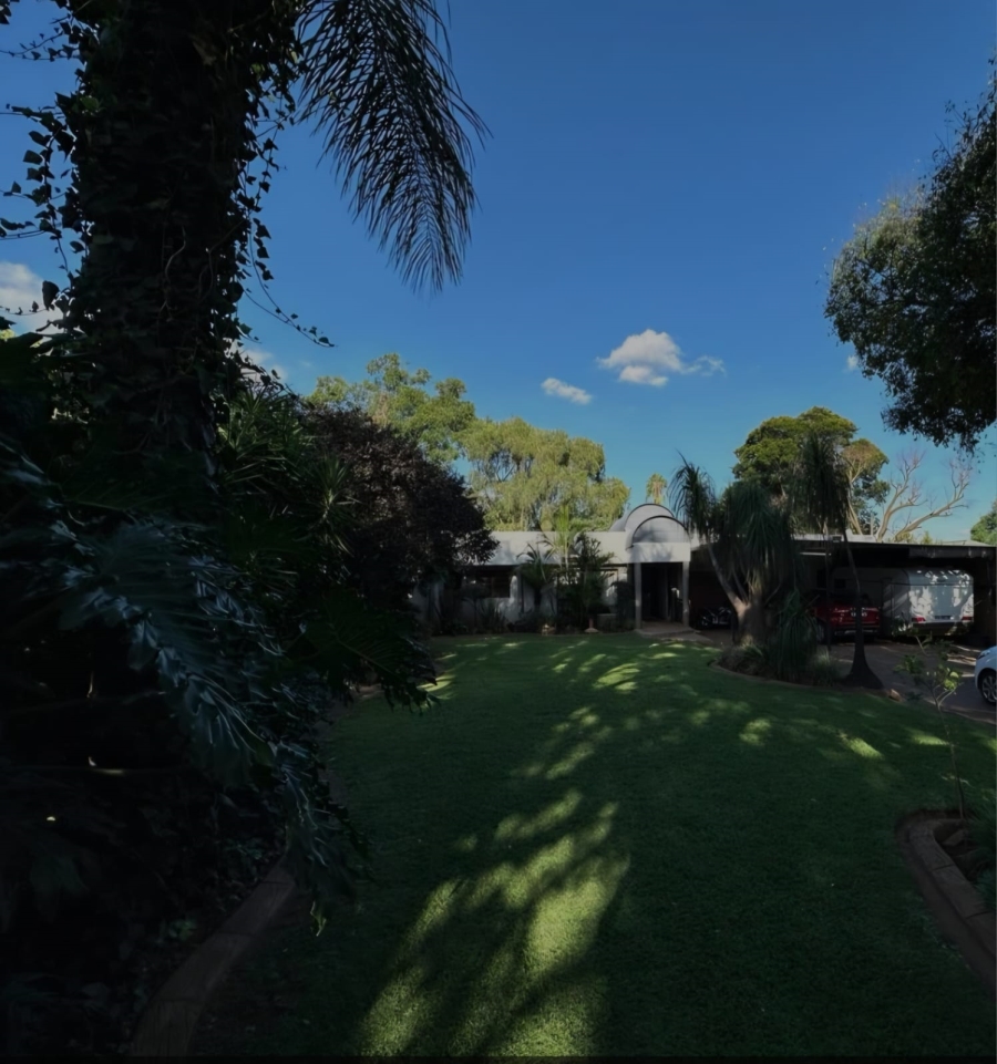 To Let 4 Bedroom Property for Rent in Waverley Gauteng