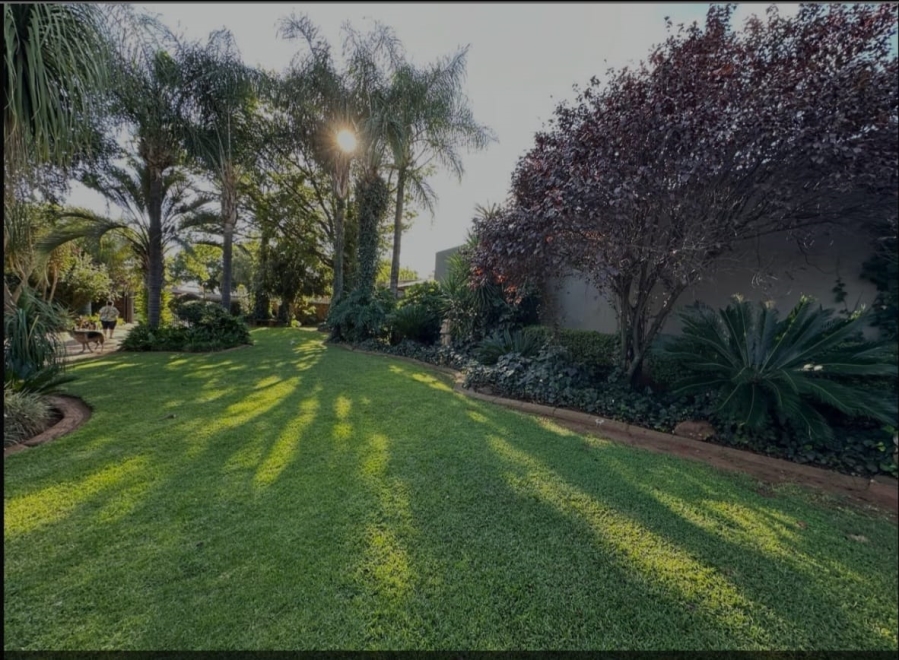 To Let 4 Bedroom Property for Rent in Waverley Gauteng