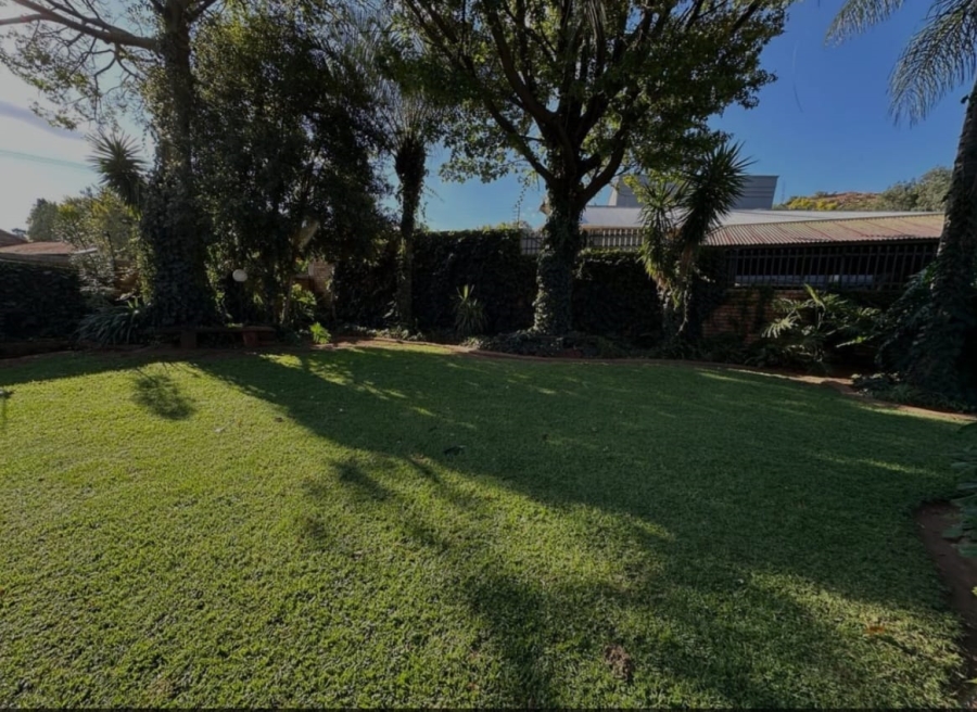 To Let 4 Bedroom Property for Rent in Waverley Gauteng