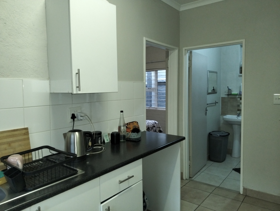 To Let 1 Bedroom Property for Rent in Emmarentia Gauteng