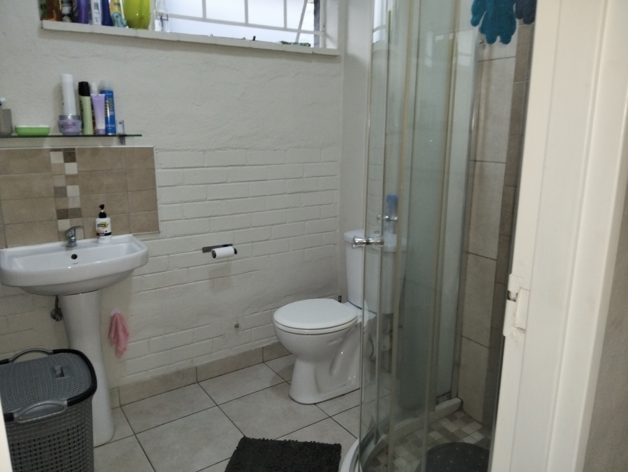To Let 1 Bedroom Property for Rent in Emmarentia Gauteng