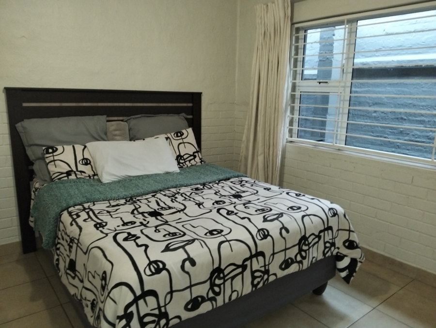 To Let 1 Bedroom Property for Rent in Emmarentia Gauteng
