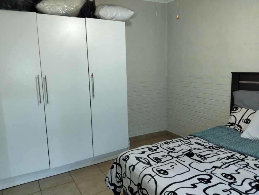 To Let 1 Bedroom Property for Rent in Emmarentia Gauteng
