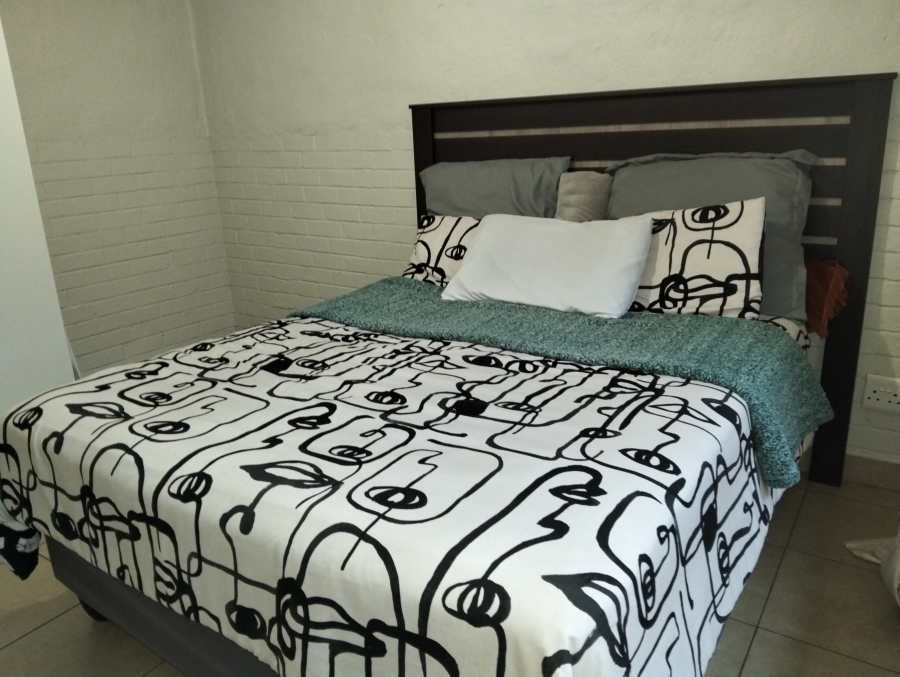 To Let 1 Bedroom Property for Rent in Emmarentia Gauteng