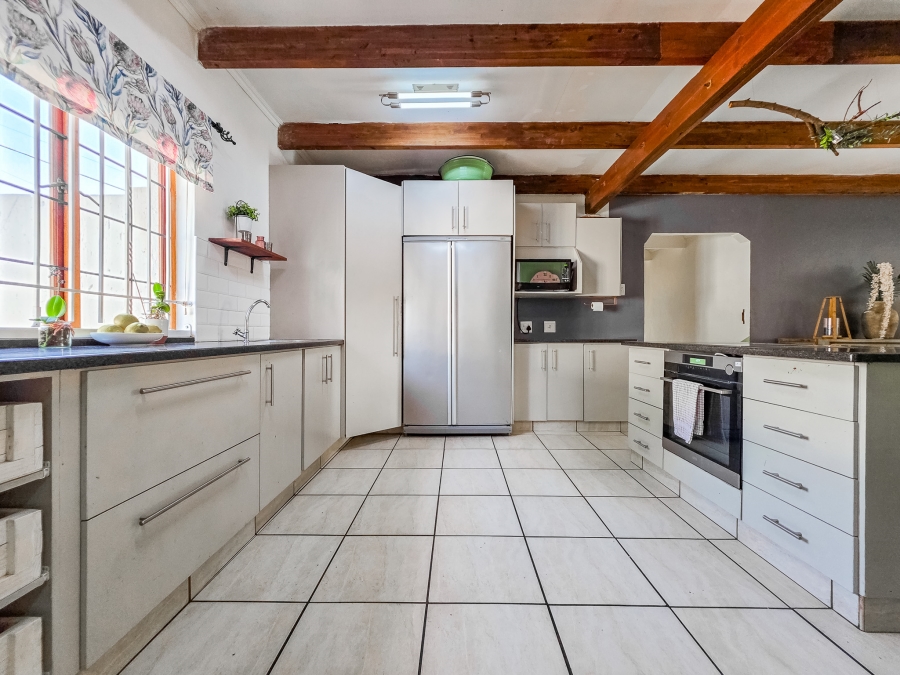 5 Bedroom Property for Sale in Faerie Glen Gauteng