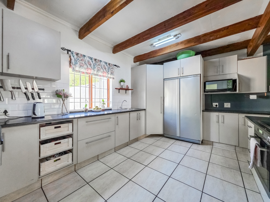 5 Bedroom Property for Sale in Faerie Glen Gauteng