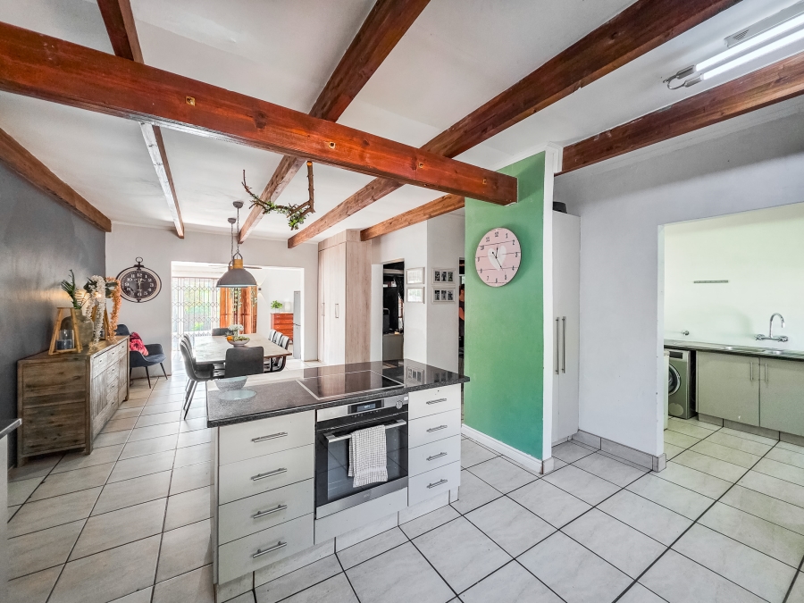 5 Bedroom Property for Sale in Faerie Glen Gauteng