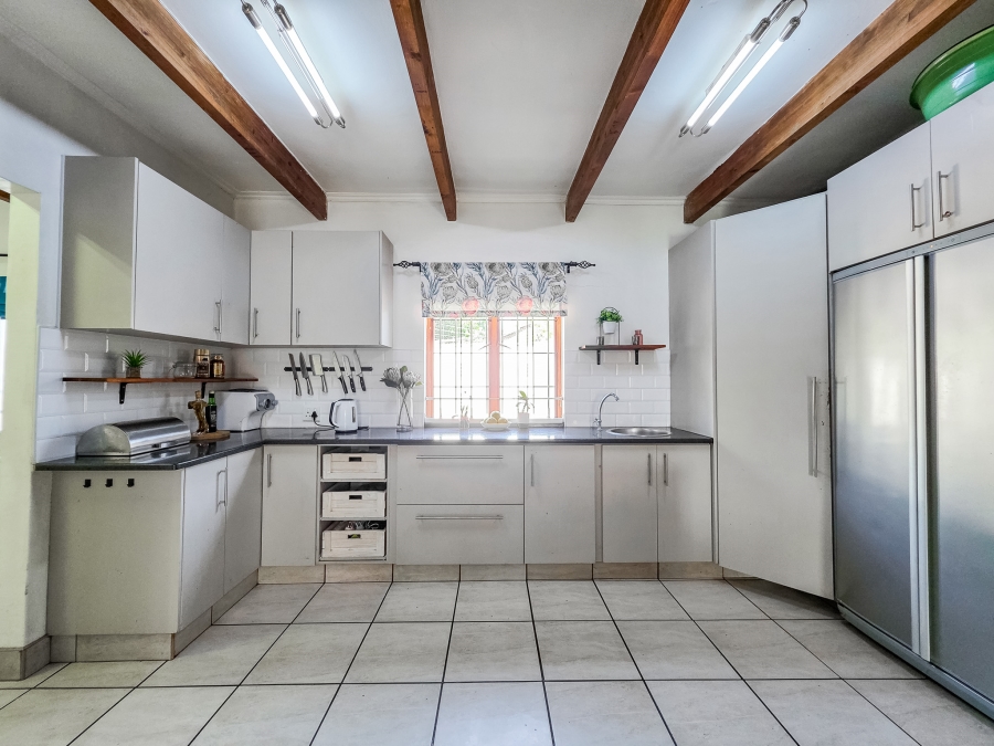 5 Bedroom Property for Sale in Faerie Glen Gauteng