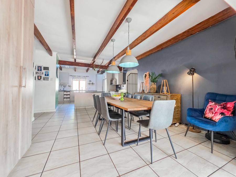 5 Bedroom Property for Sale in Faerie Glen Gauteng