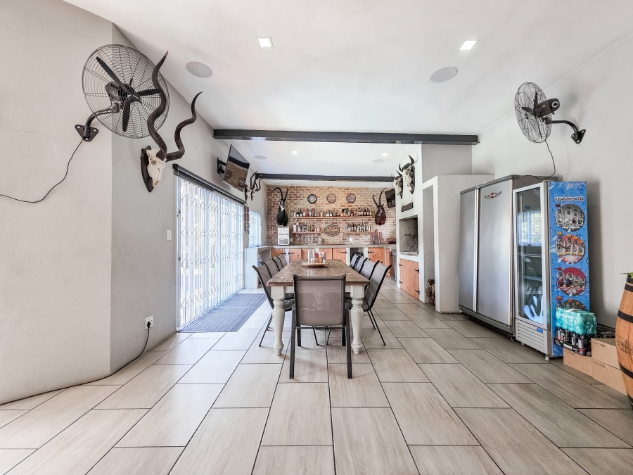 5 Bedroom Property for Sale in Faerie Glen Gauteng