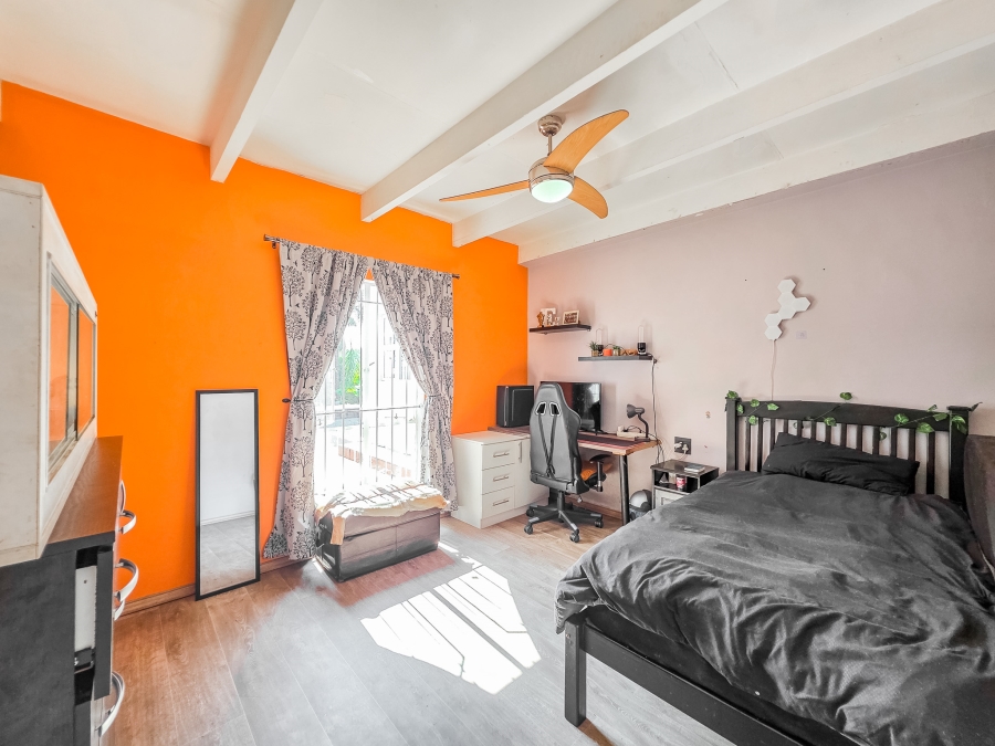 5 Bedroom Property for Sale in Faerie Glen Gauteng