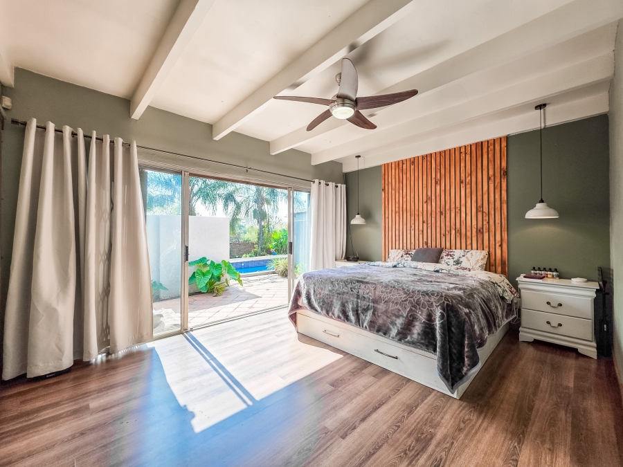 5 Bedroom Property for Sale in Faerie Glen Gauteng