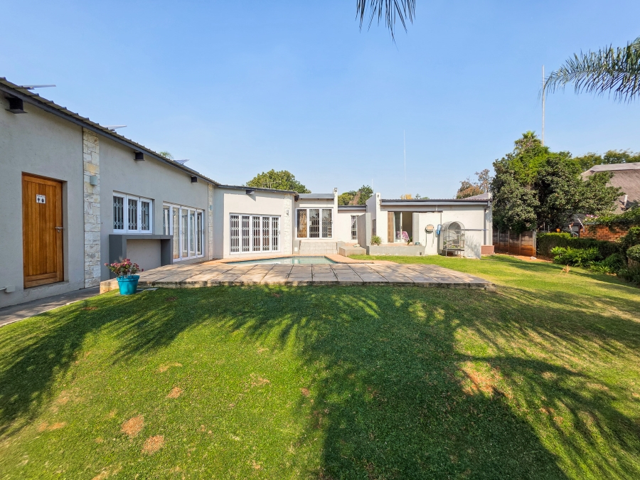 5 Bedroom Property for Sale in Faerie Glen Gauteng