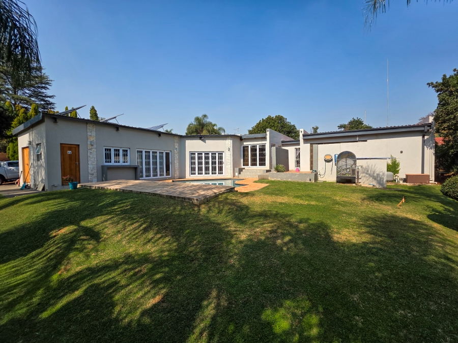 5 Bedroom Property for Sale in Faerie Glen Gauteng