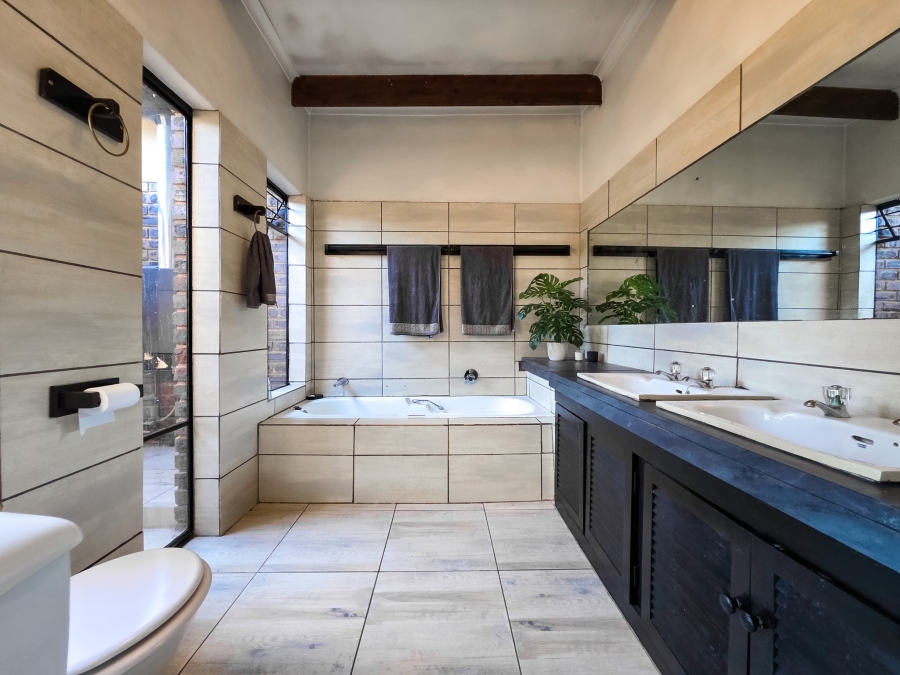 3 Bedroom Property for Sale in Faerie Glen Gauteng