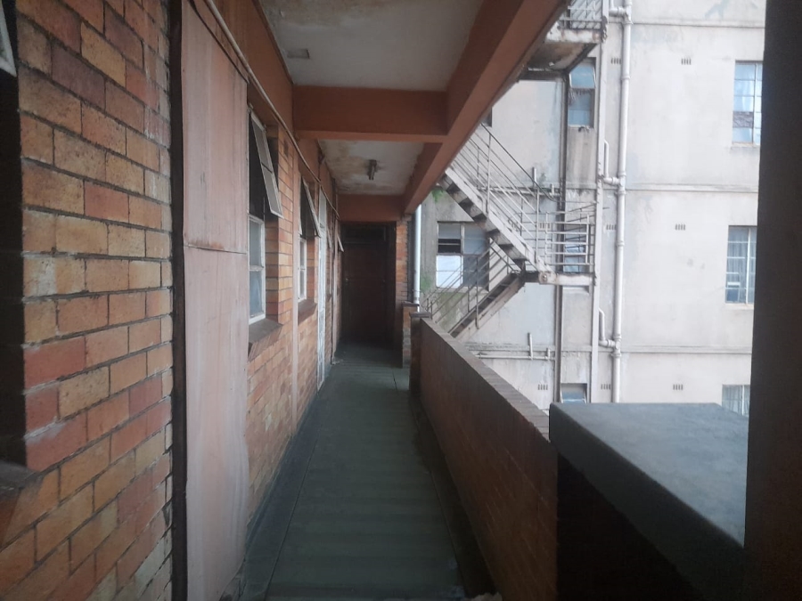 1 Bedroom Property for Sale in Hillbrow Gauteng