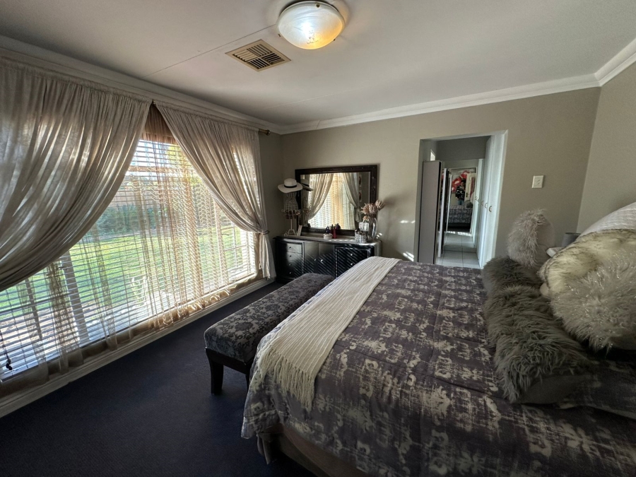 4 Bedroom Property for Sale in Three Rivers Proper Gauteng
