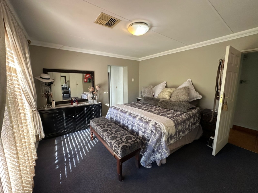 4 Bedroom Property for Sale in Three Rivers Proper Gauteng