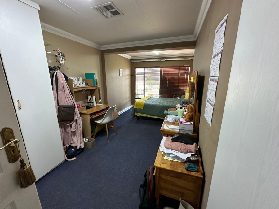4 Bedroom Property for Sale in Three Rivers Proper Gauteng