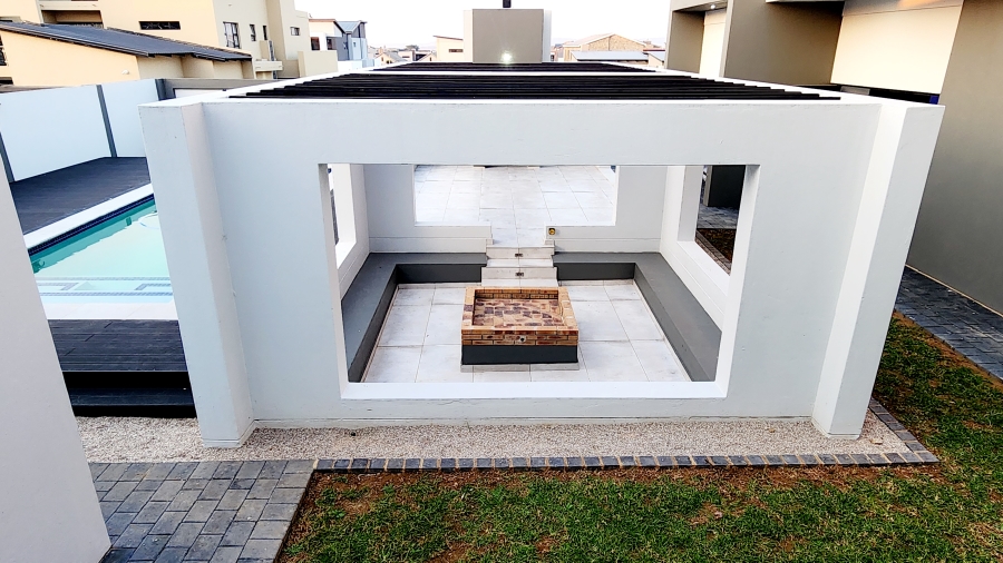 5 Bedroom Property for Sale in Six Fountains Residential Estate Gauteng