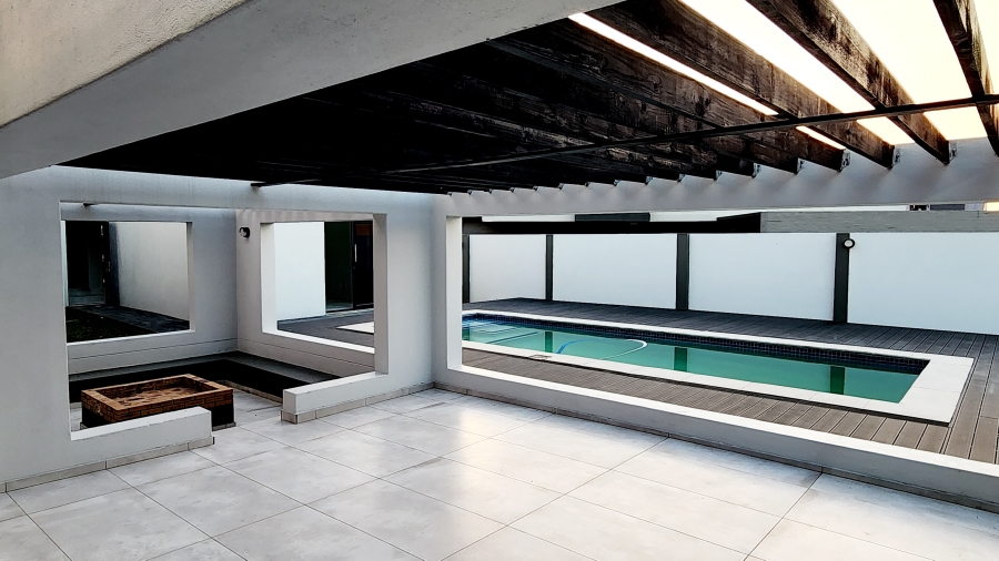 5 Bedroom Property for Sale in Six Fountains Residential Estate Gauteng
