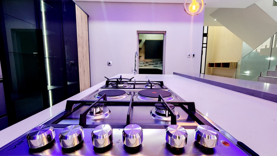 5 Bedroom Property for Sale in Six Fountains Residential Estate Gauteng
