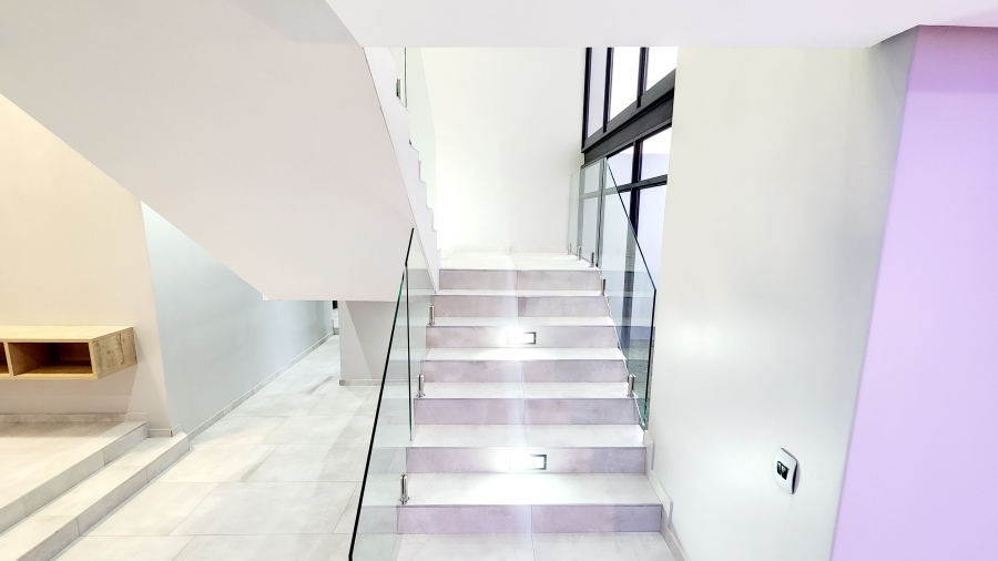 5 Bedroom Property for Sale in Six Fountains Residential Estate Gauteng