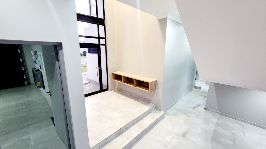 5 Bedroom Property for Sale in Six Fountains Residential Estate Gauteng